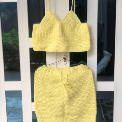 Ensemble top et jupe jaune